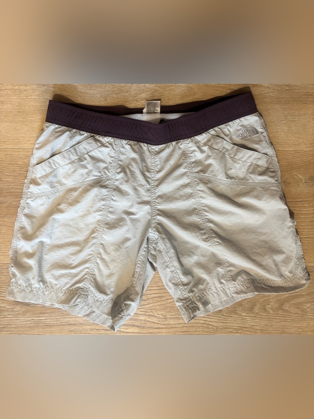 The North Face Women's Light Gray/stone versatile Shorts with Dark Waistband